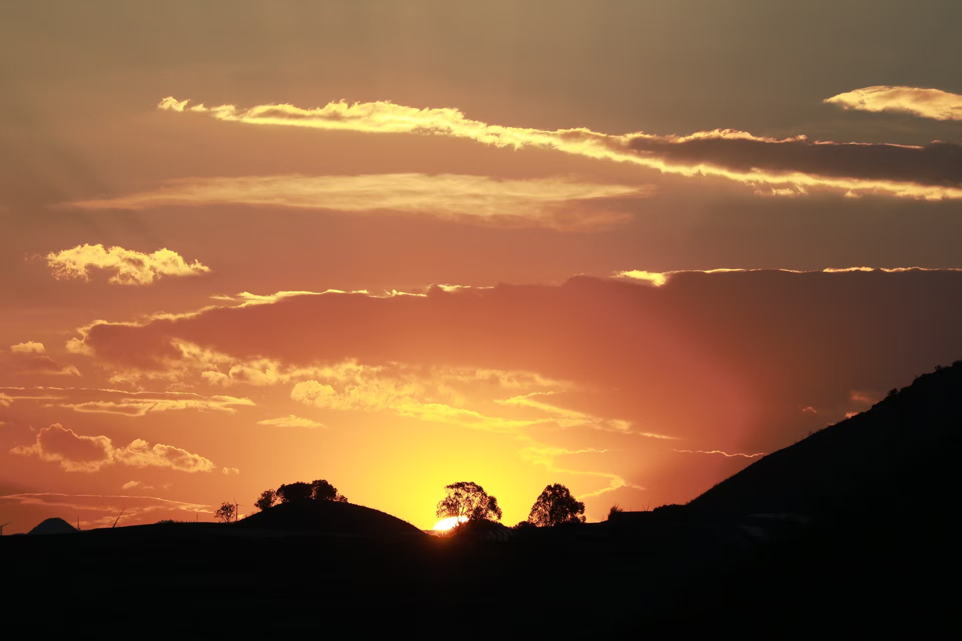 A warm sunset behind the hills of Wenshan